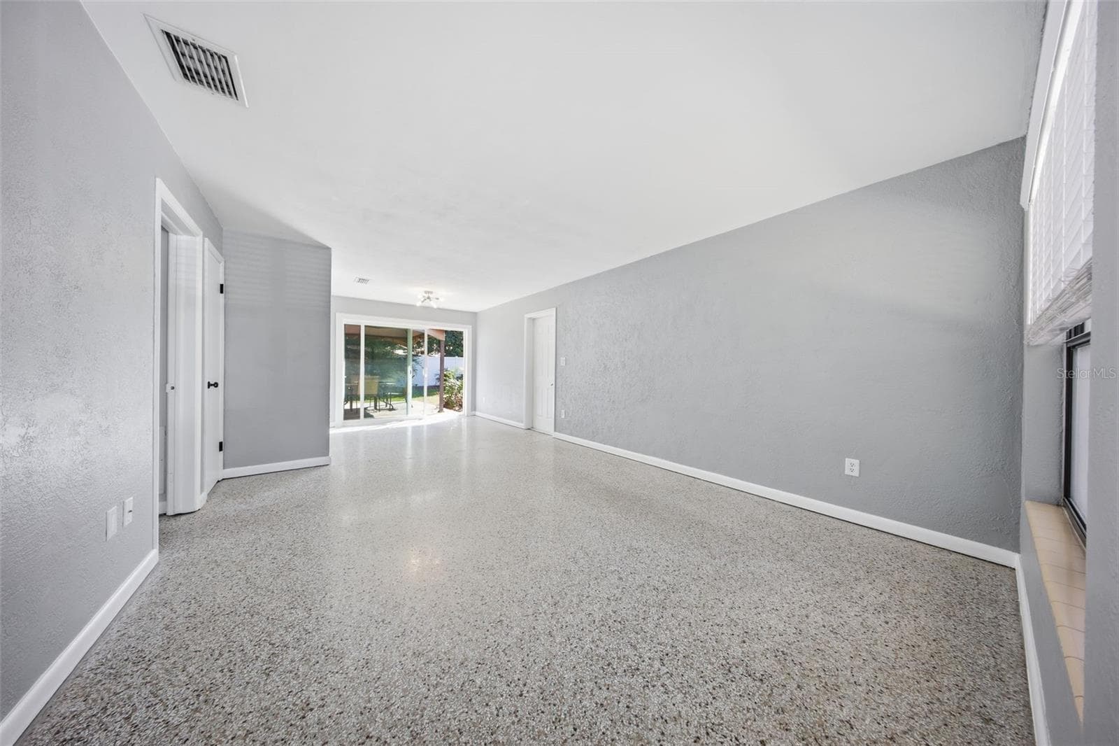 Open Floor Plan - 111 E LAUREN CT, FERN PARK
