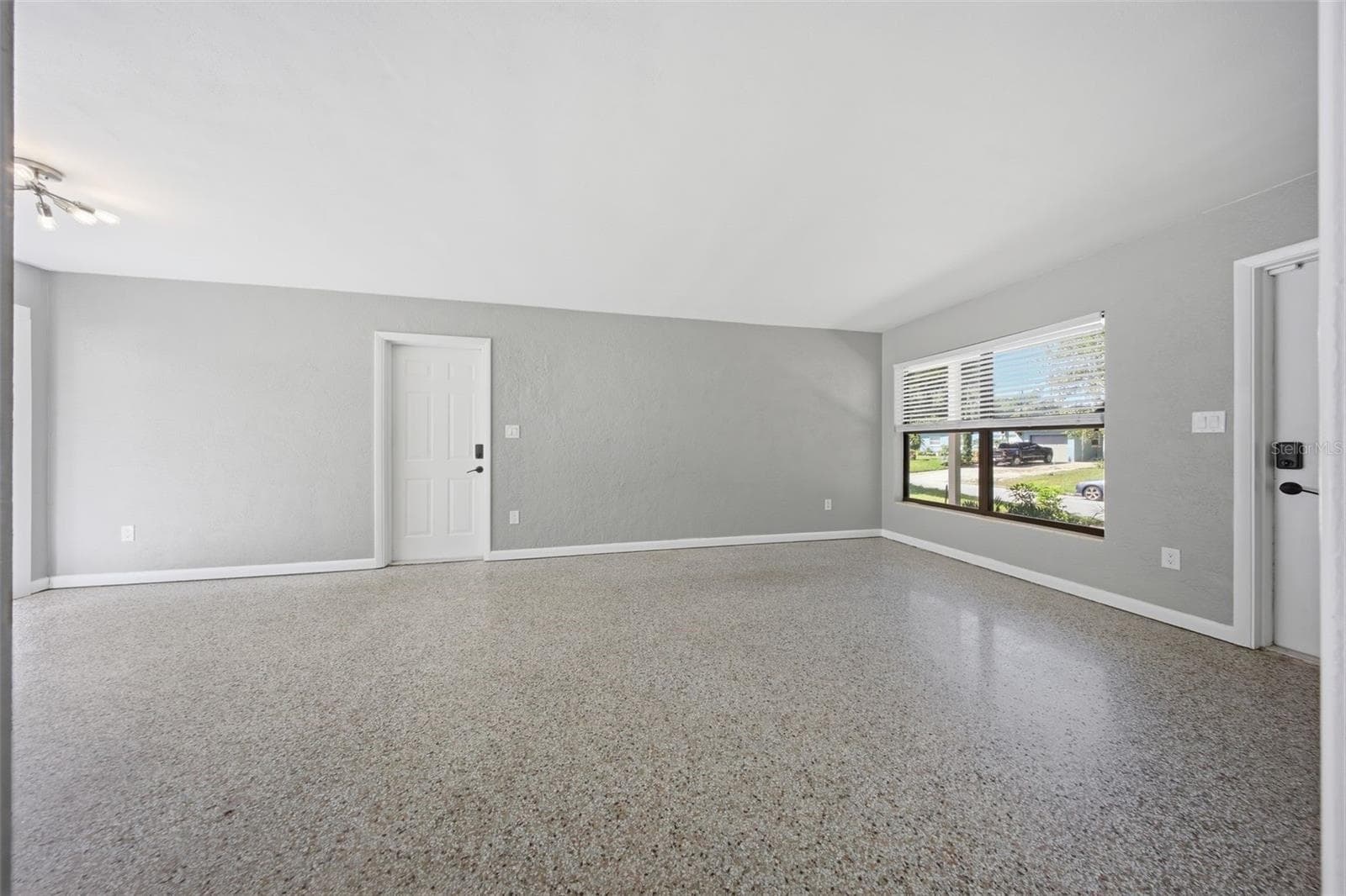 Living Room - 111 E LAUREN CT, FERN PARK