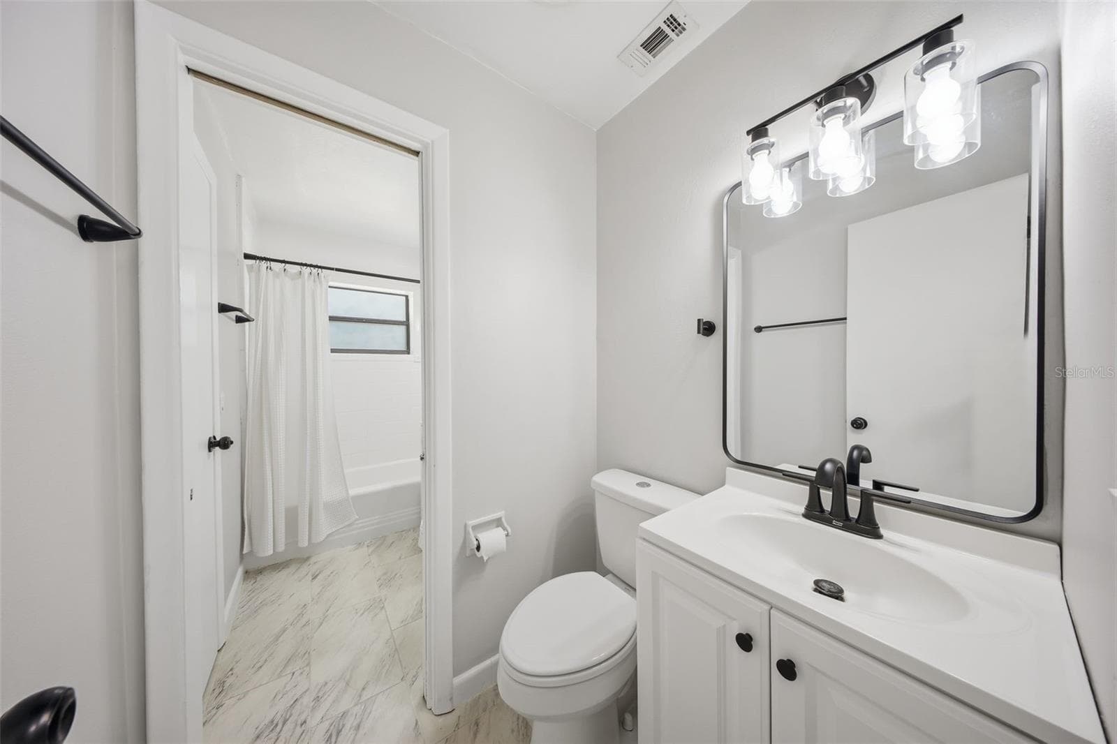 half bathroom - 111 E LAUREN CT, FERN PARK