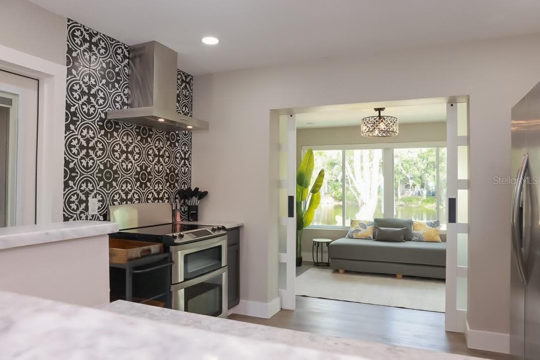 Kitchen w/a view - 405 MANOR BLVD, PALM HARBOR