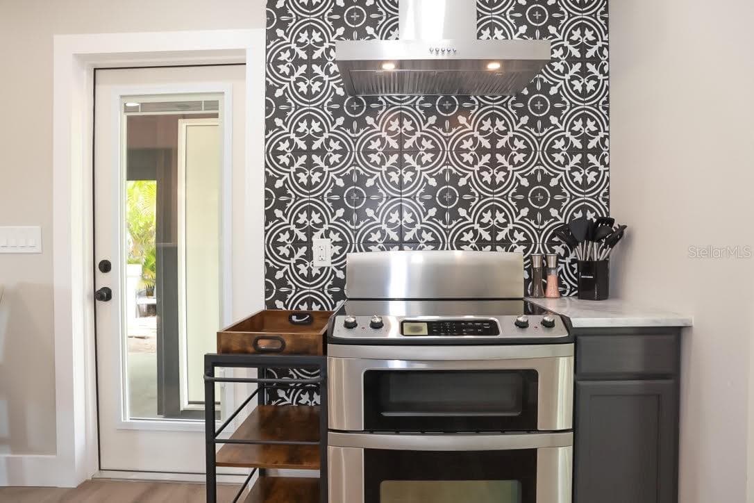 Range with hood and beautiful backsplash - 405 MANOR BLVD, PALM HARBOR