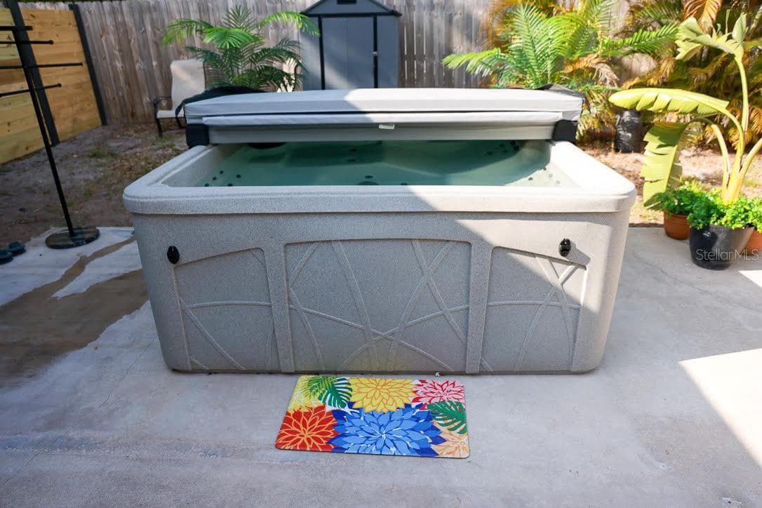 5 Person Hot Tub - 405 MANOR BLVD, PALM HARBOR