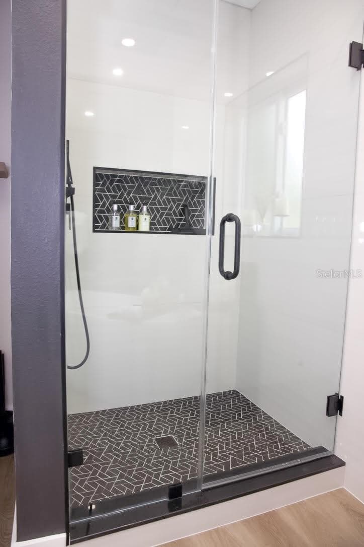 Primary Shower - 405 MANOR BLVD, PALM HARBOR