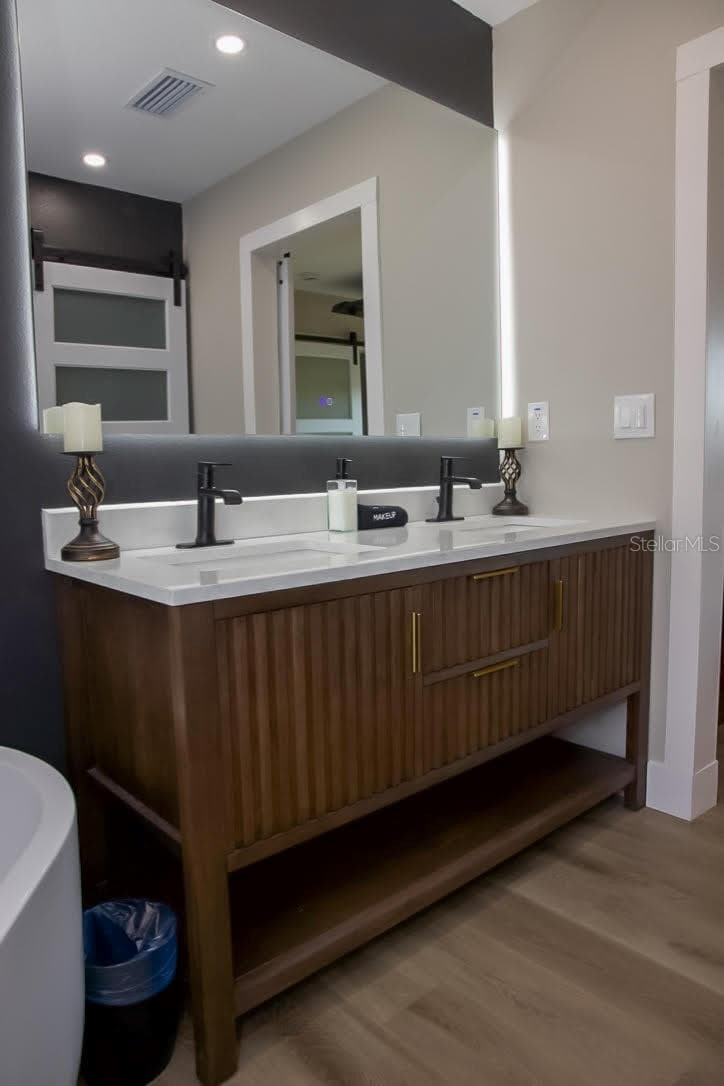 Primary Bathroom Vanity - 405 MANOR BLVD, PALM HARBOR