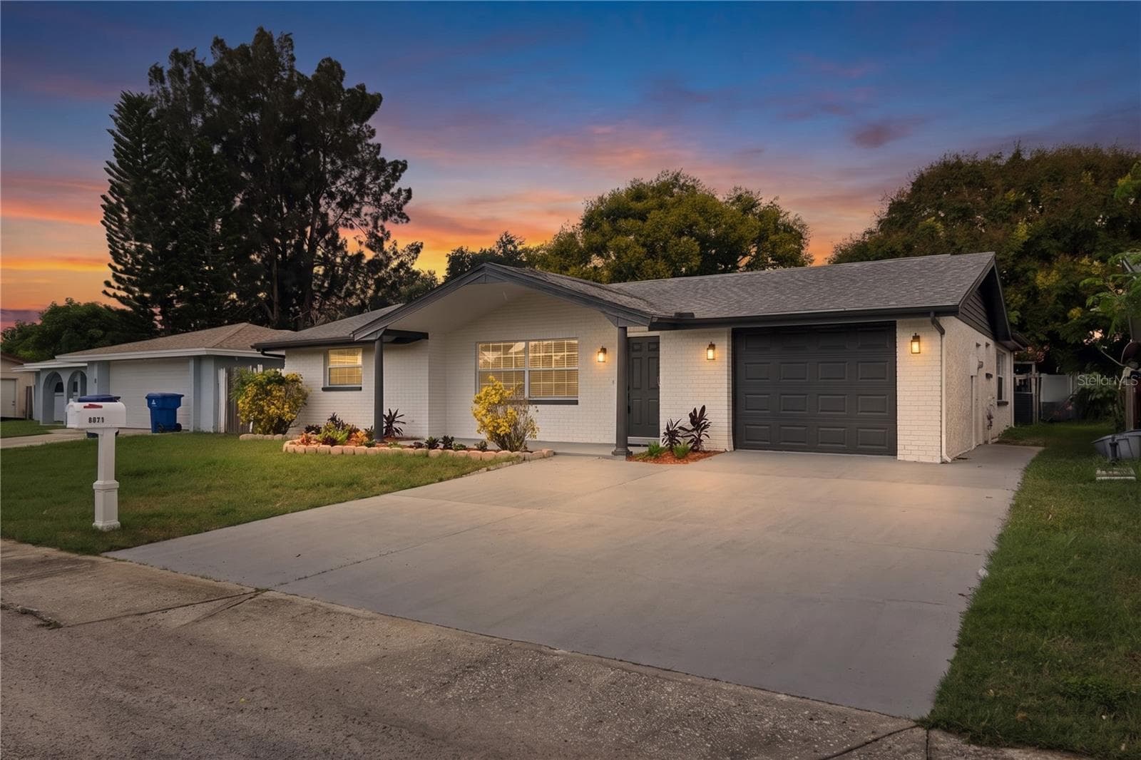 8811 LIDO LN