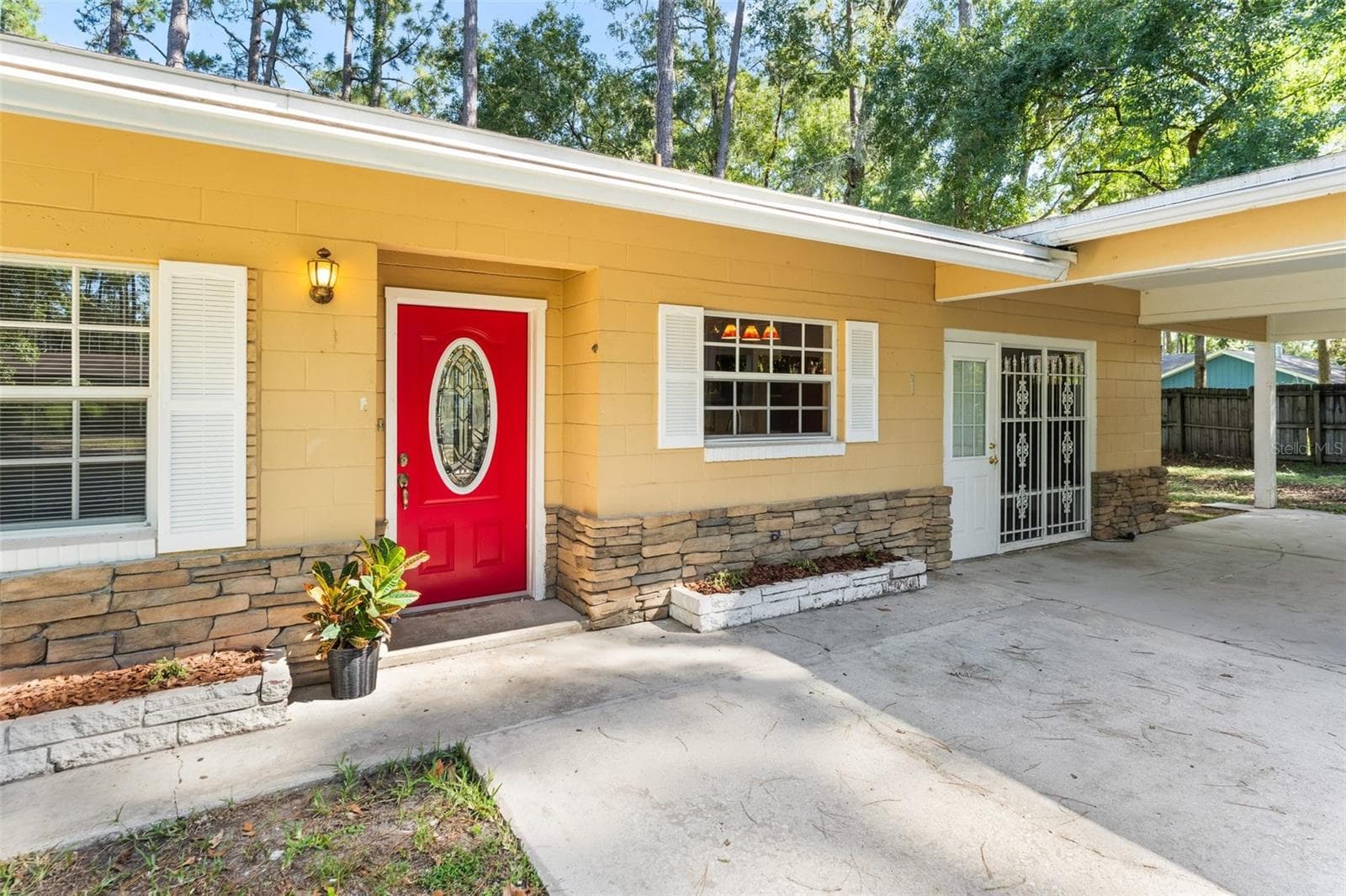 Front entrance - 3805 NW 50TH ST, GAINESVILLE