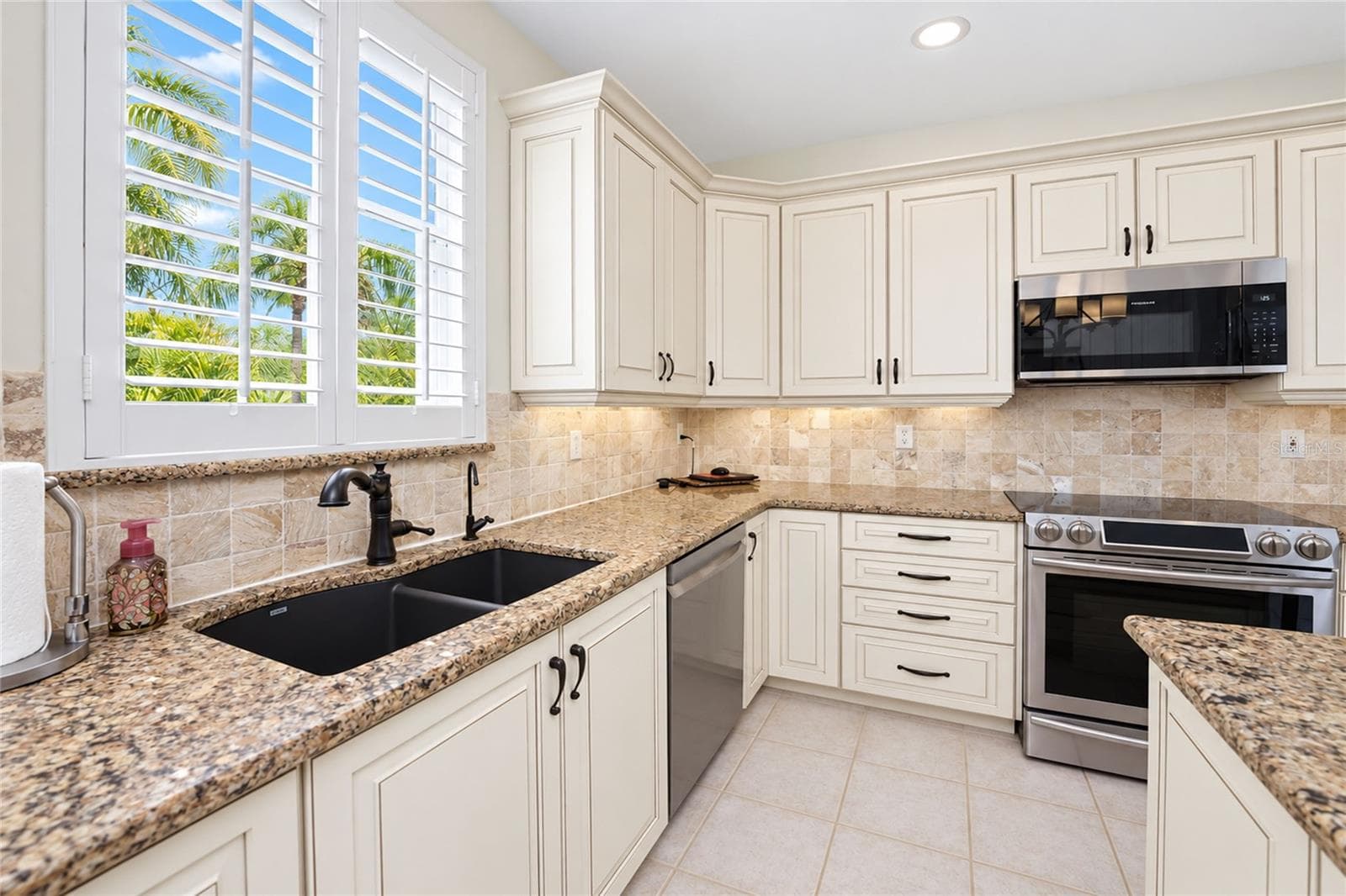 Condominium at 197 TARPON COVE BLVD #611, PUNTA GORDA, photo 30 of 75