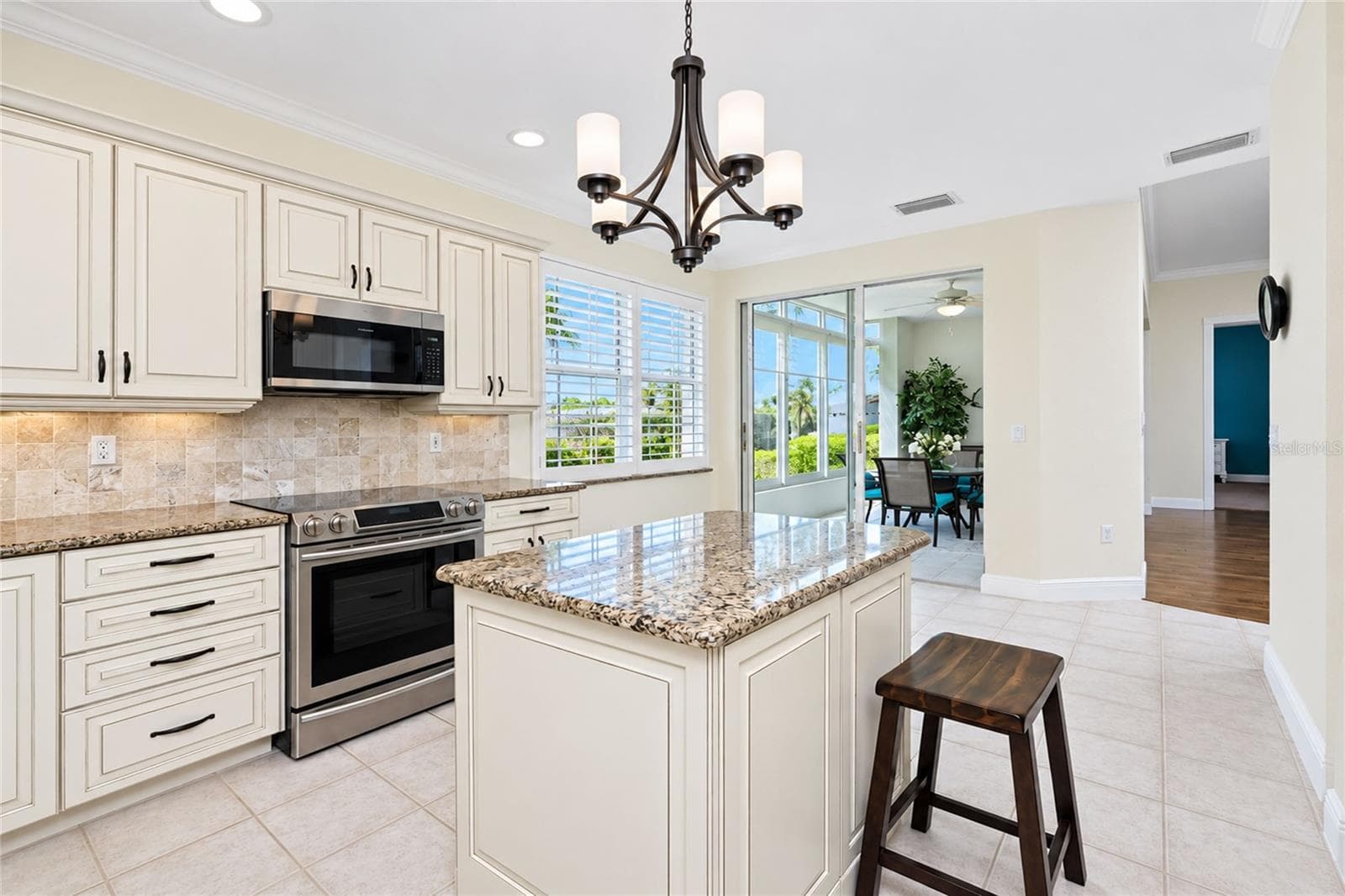 Condominium at 197 TARPON COVE BLVD #611, PUNTA GORDA, photo 31 of 75