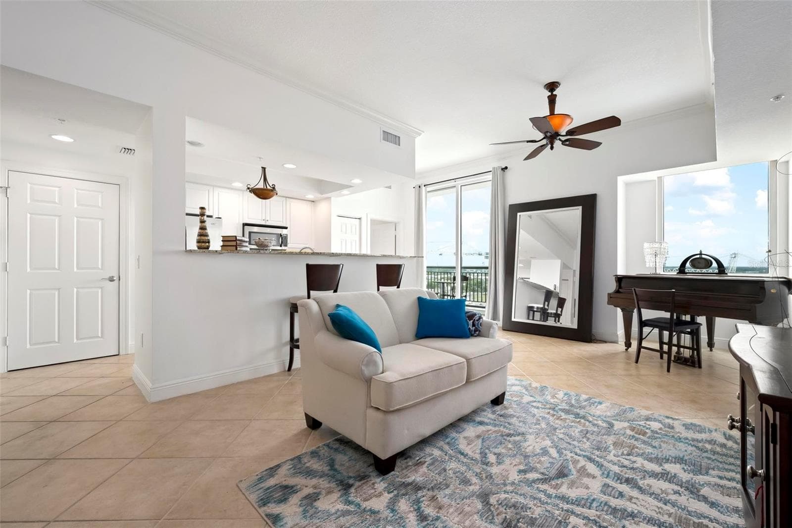 Condominium at 800 N TAMIAMI TRL #1504, SARASOTA, photo 4 of 38