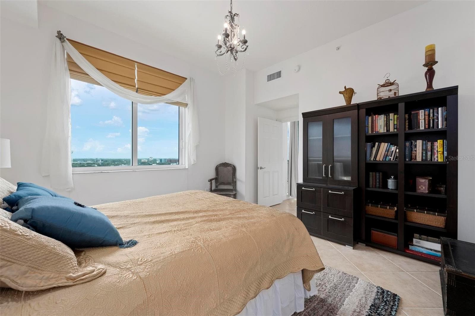 Condominium at 800 N TAMIAMI TRL #1504, SARASOTA, photo 15 of 38