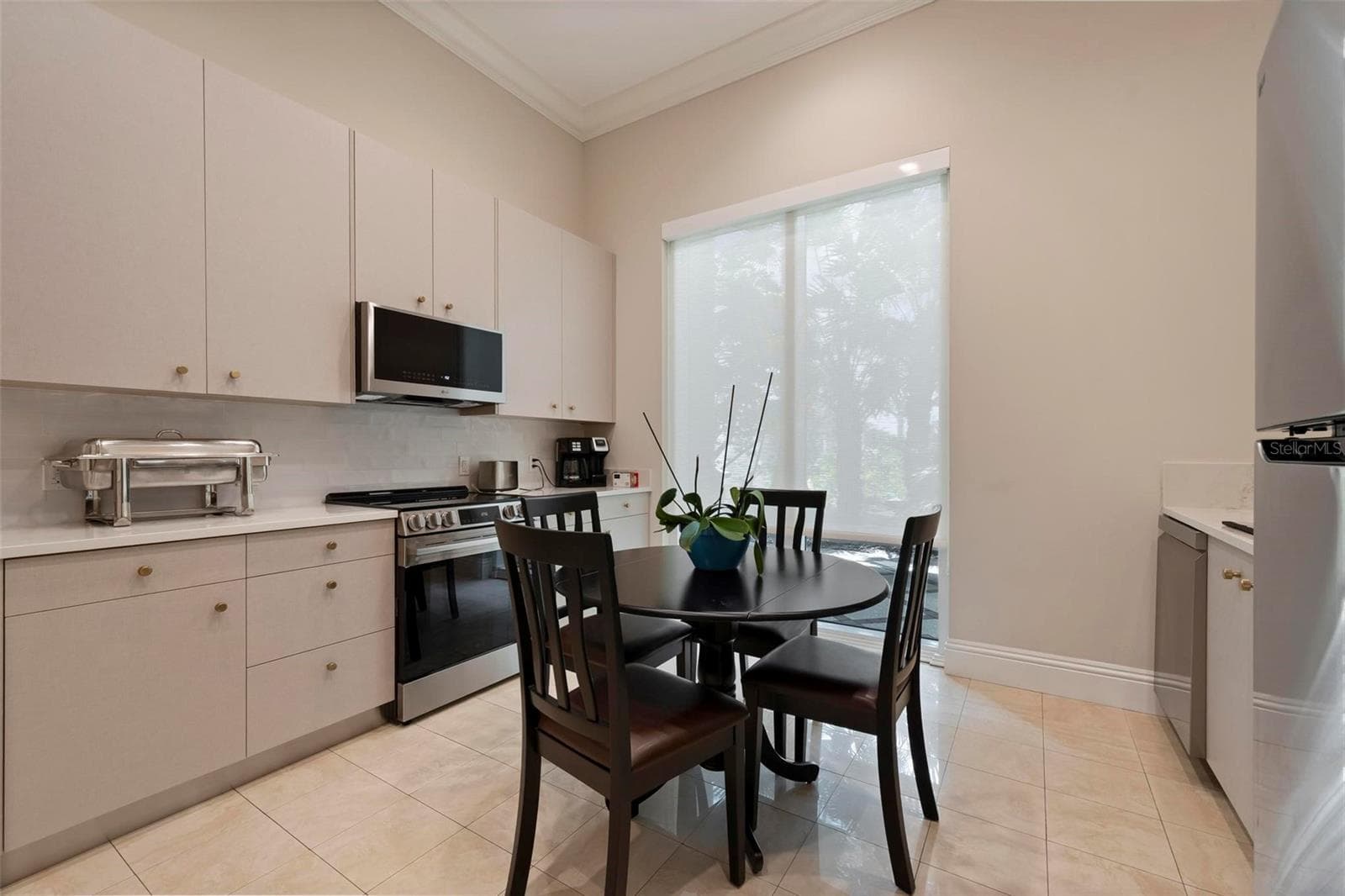 Community Club room w/ kitchen - 800 N TAMIAMI TRL #1504, SARASOTA