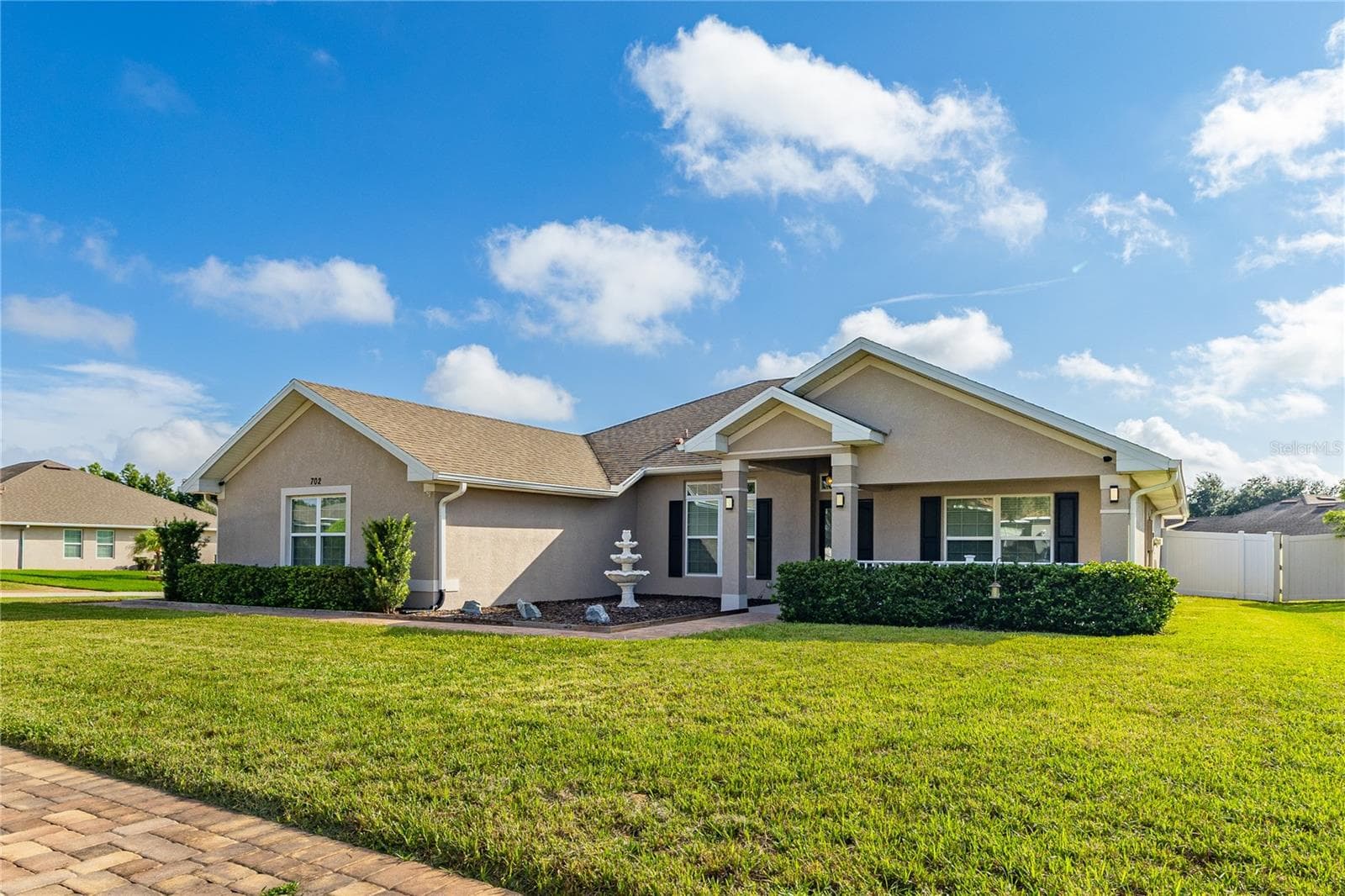 702 COUNTRY WALK CV