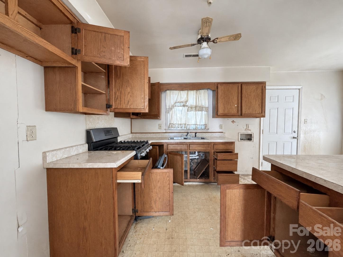 Single Family Residence at 2636 Dalecrest Drive, Charlotte, photo 6 of 19