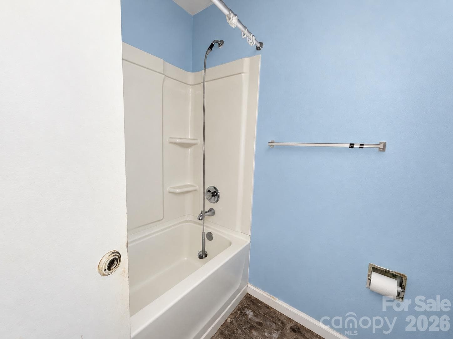 Single Family Residence at 2636 Dalecrest Drive, Charlotte, photo 12 of 19