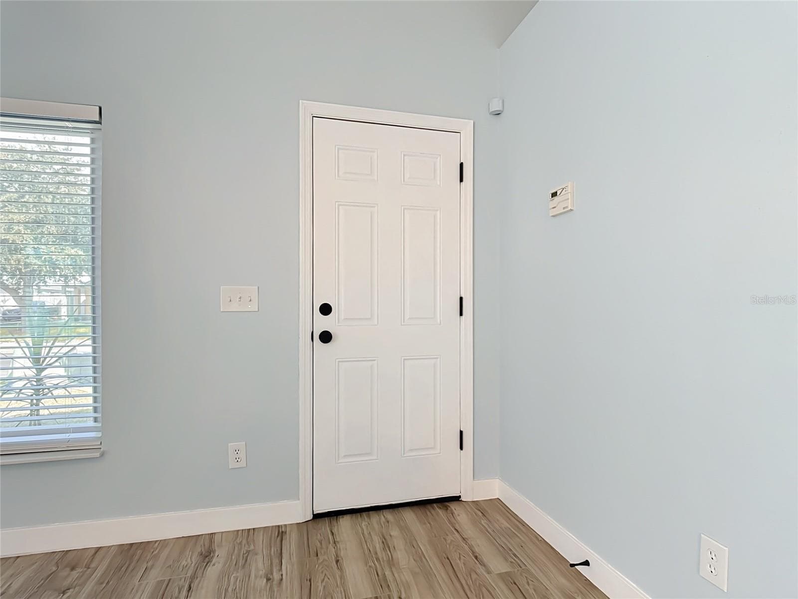 Single Family Residence at 9684 HOLLYHILL DR, ORLANDO, photo 7 of 43