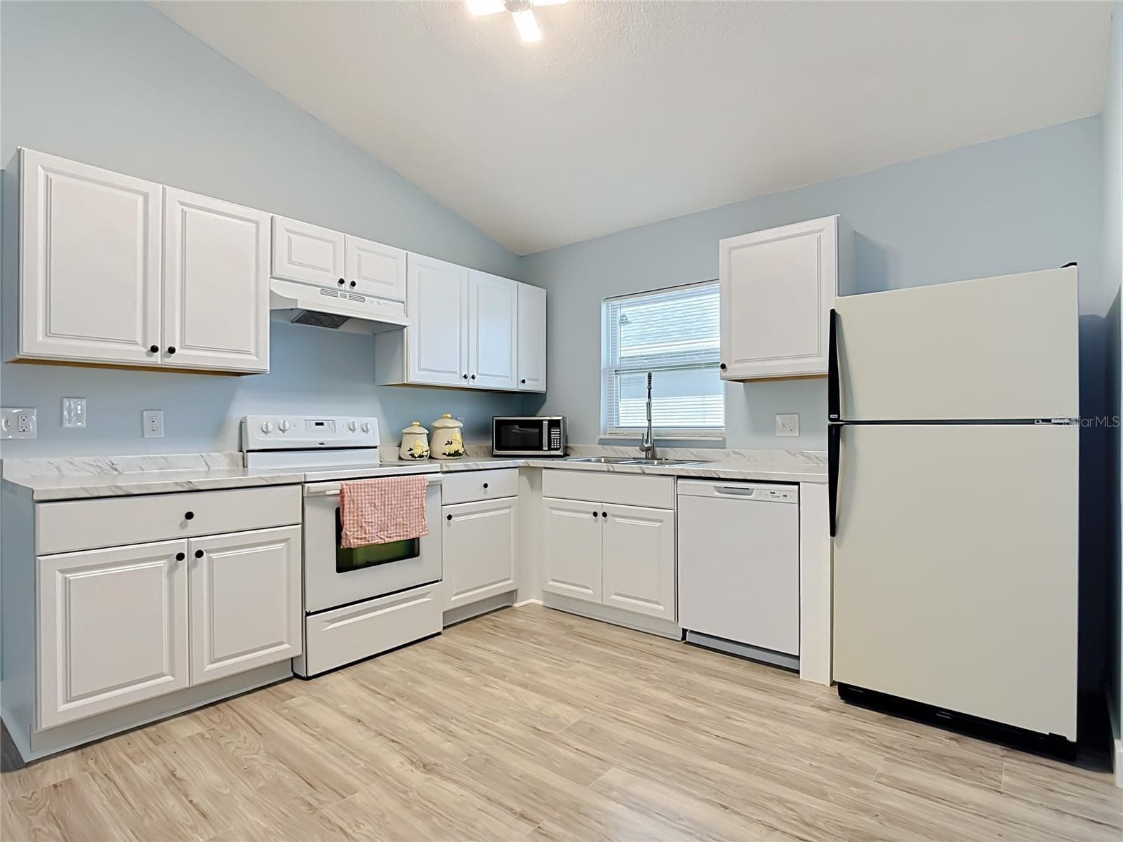 Single Family Residence at 9684 HOLLYHILL DR, ORLANDO, photo 15 of 43