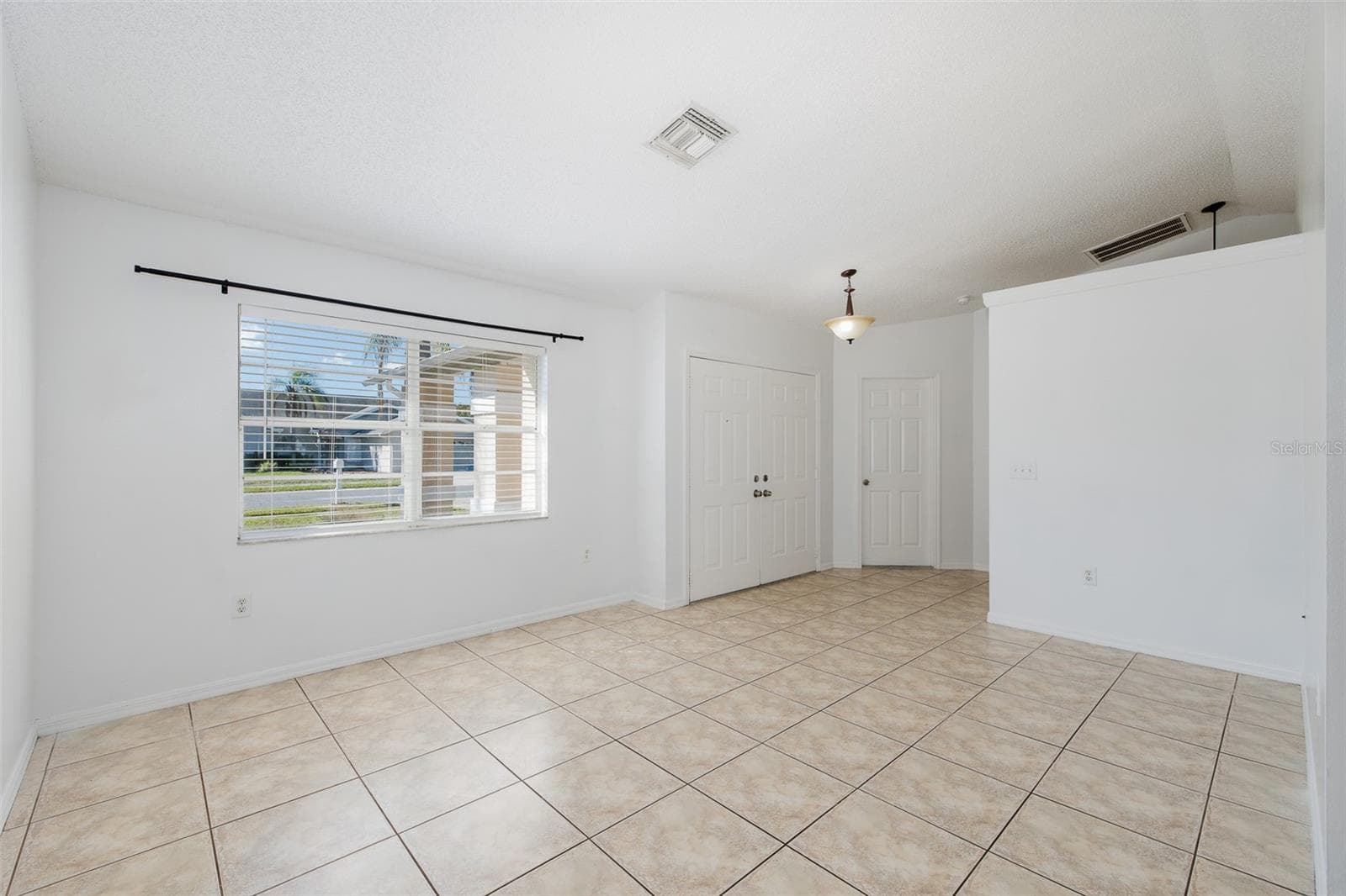 Living room - 8231 MATTHEW DR, NEW PORT RICHEY
