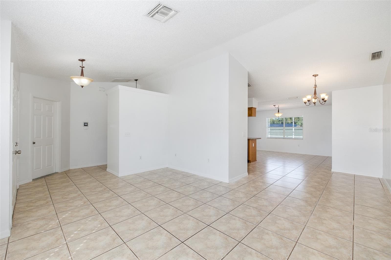 Living room - 8231 MATTHEW DR, NEW PORT RICHEY