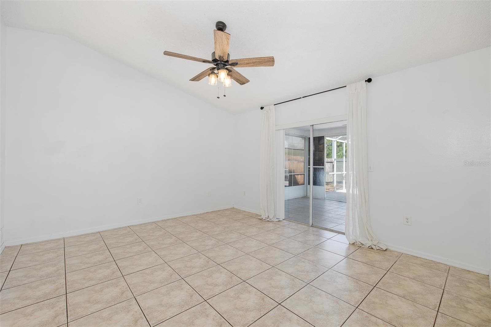 Primary suite - 8231 MATTHEW DR, NEW PORT RICHEY