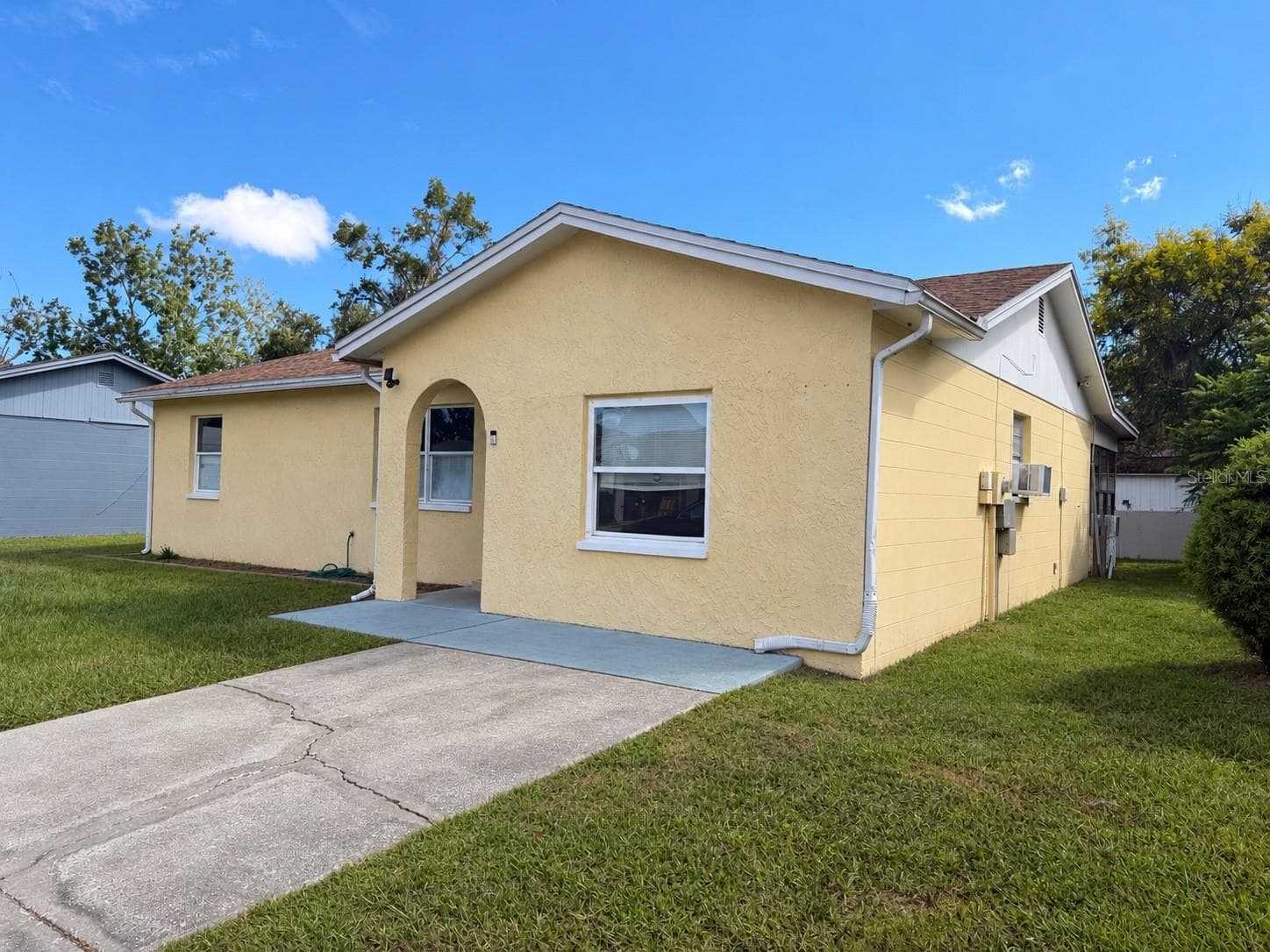 Single Family Residence at 1152 WATERVIEW BLVD W, LAKELAND, photo 2 of 22