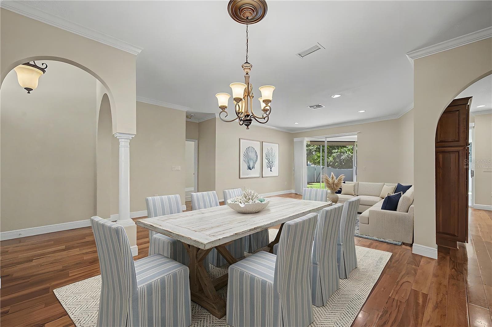 Virtually Staged - 1558 E LAKE WOODLANDS PKWY, OLDSMAR