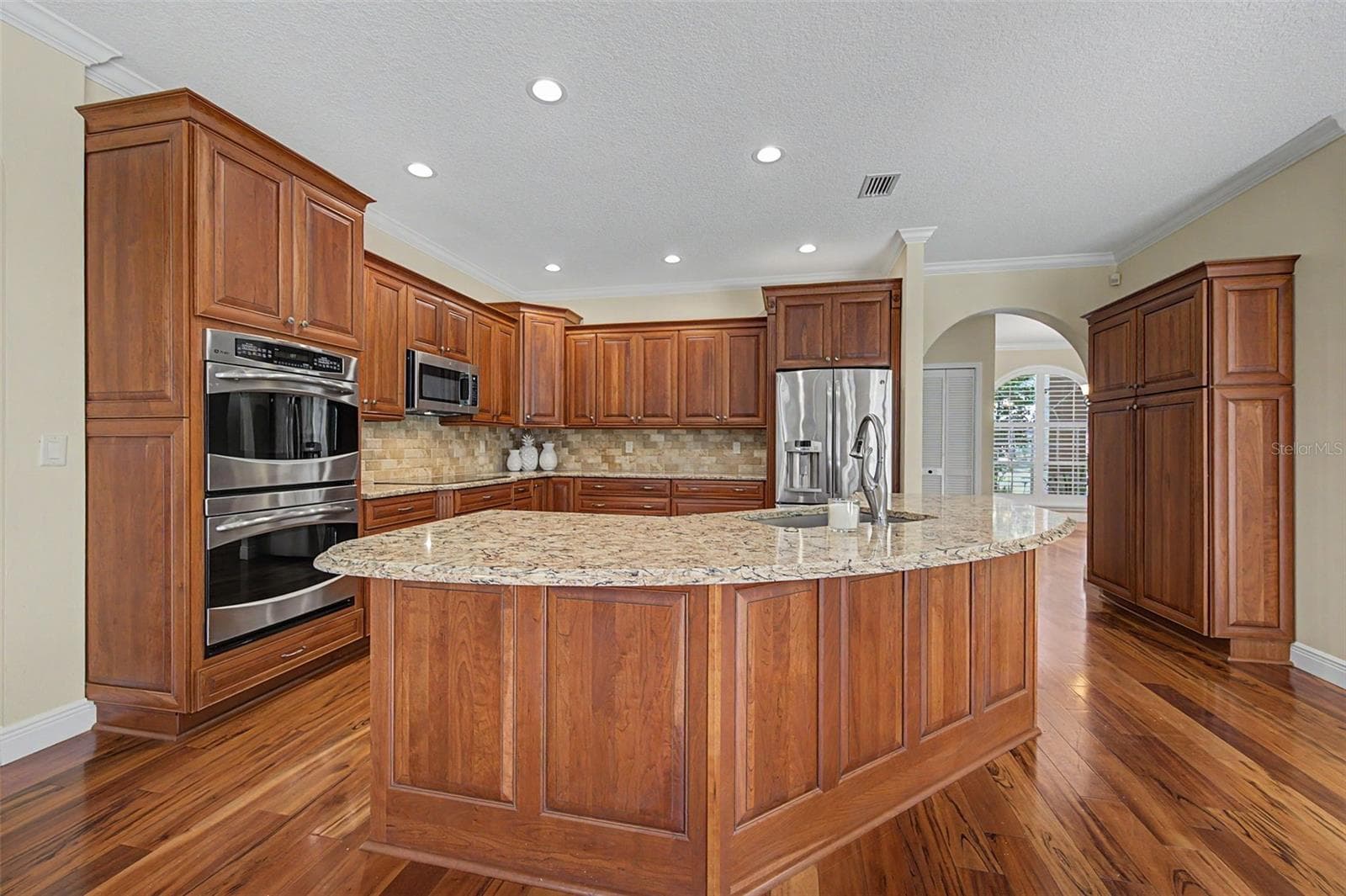 Single Family Residence at 1558 E LAKE WOODLANDS PKWY, OLDSMAR, photo 8 of 53