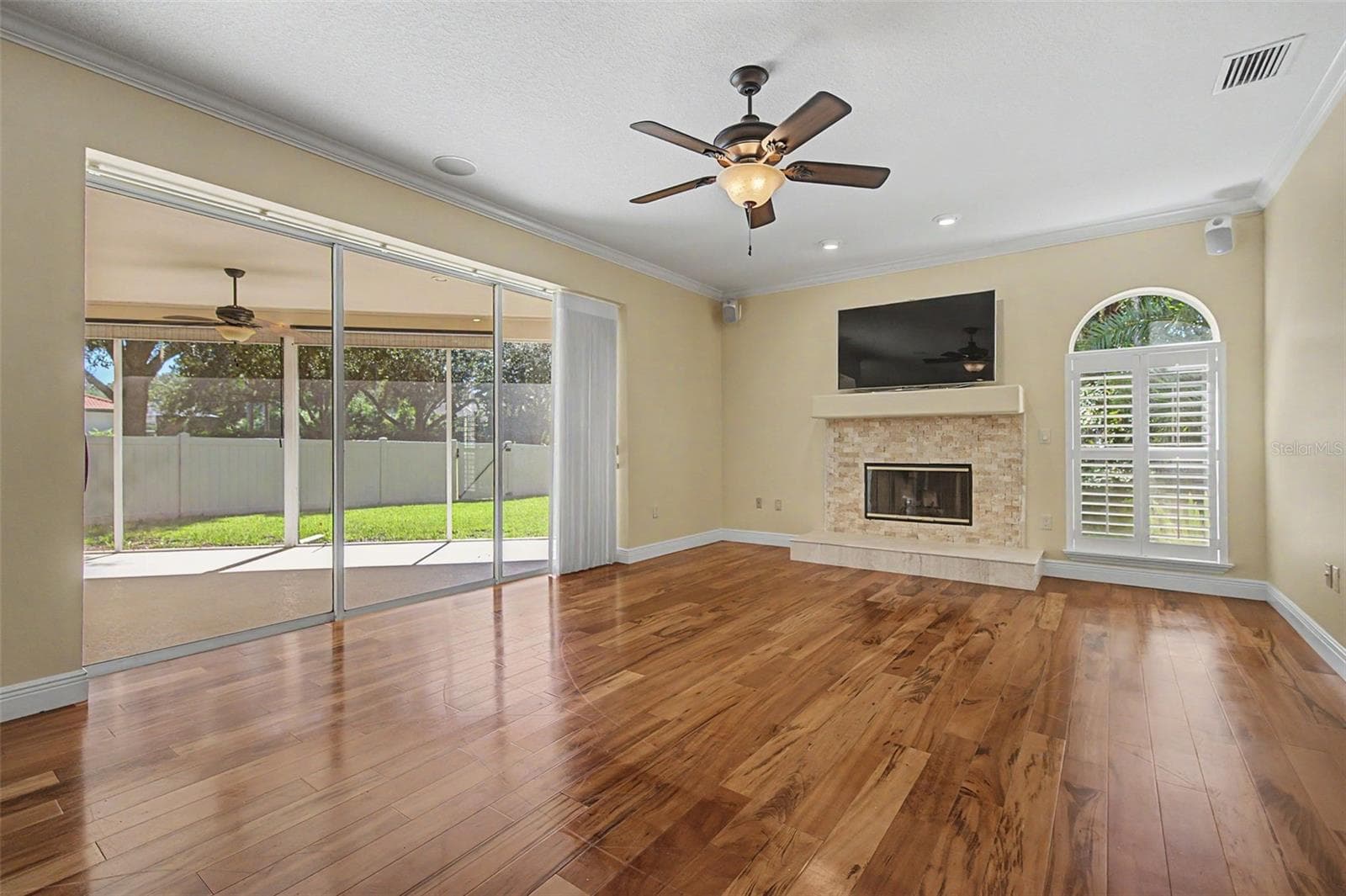 Single Family Residence at 1558 E LAKE WOODLANDS PKWY, OLDSMAR, photo 12 of 53