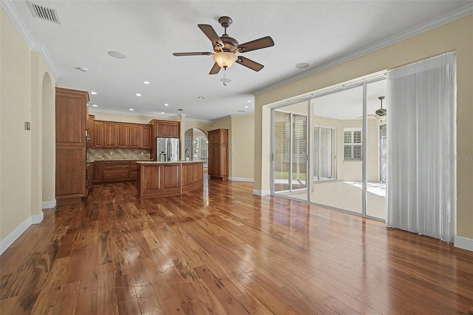 Single Family Residence at 1558 E LAKE WOODLANDS PKWY, OLDSMAR, photo 13 of 53