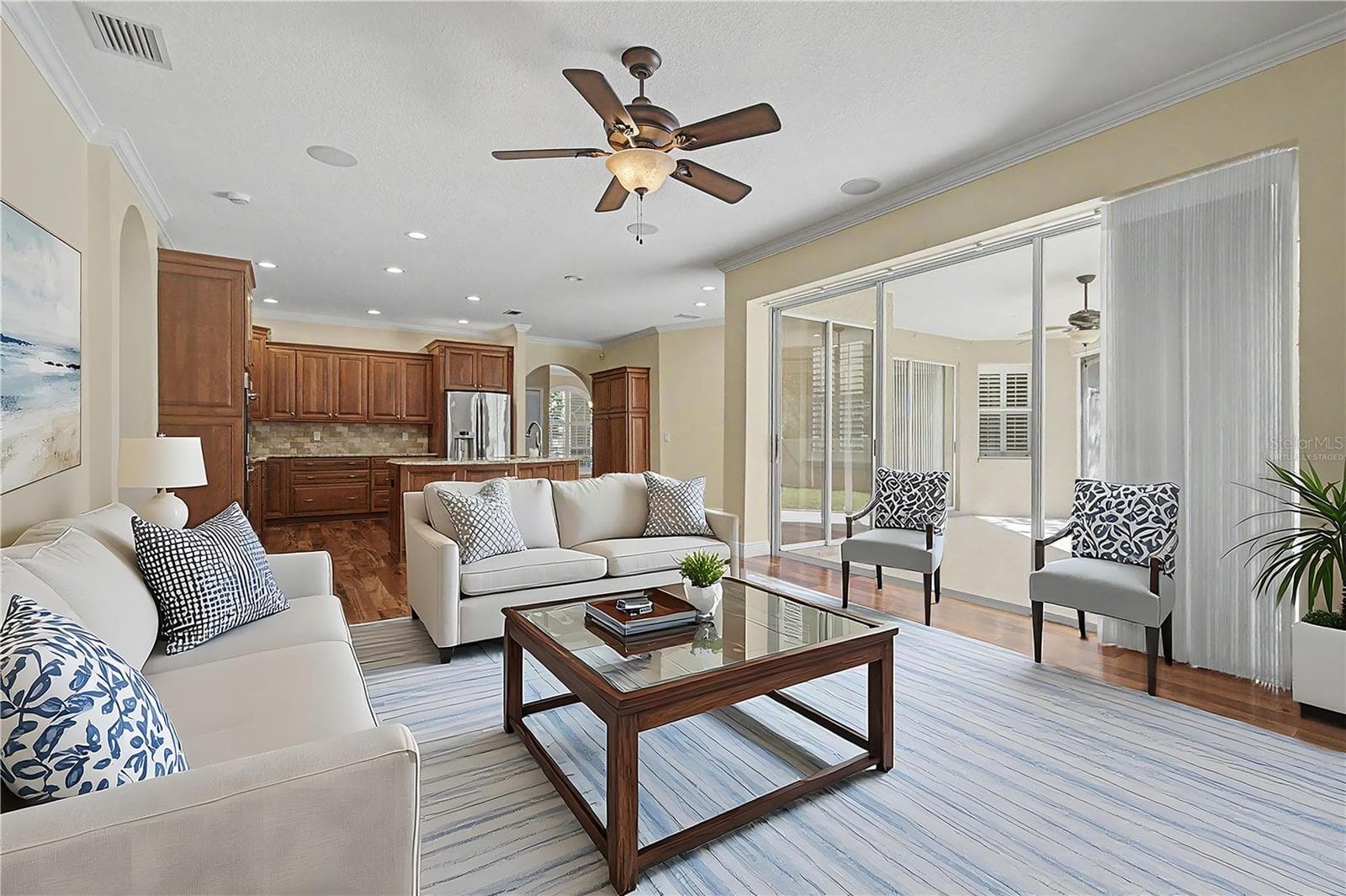 Virtually Staged - 1558 E LAKE WOODLANDS PKWY, OLDSMAR