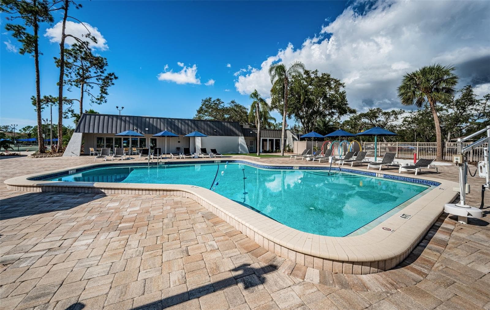 Single Family Residence at 1558 E LAKE WOODLANDS PKWY, OLDSMAR, photo 50 of 53