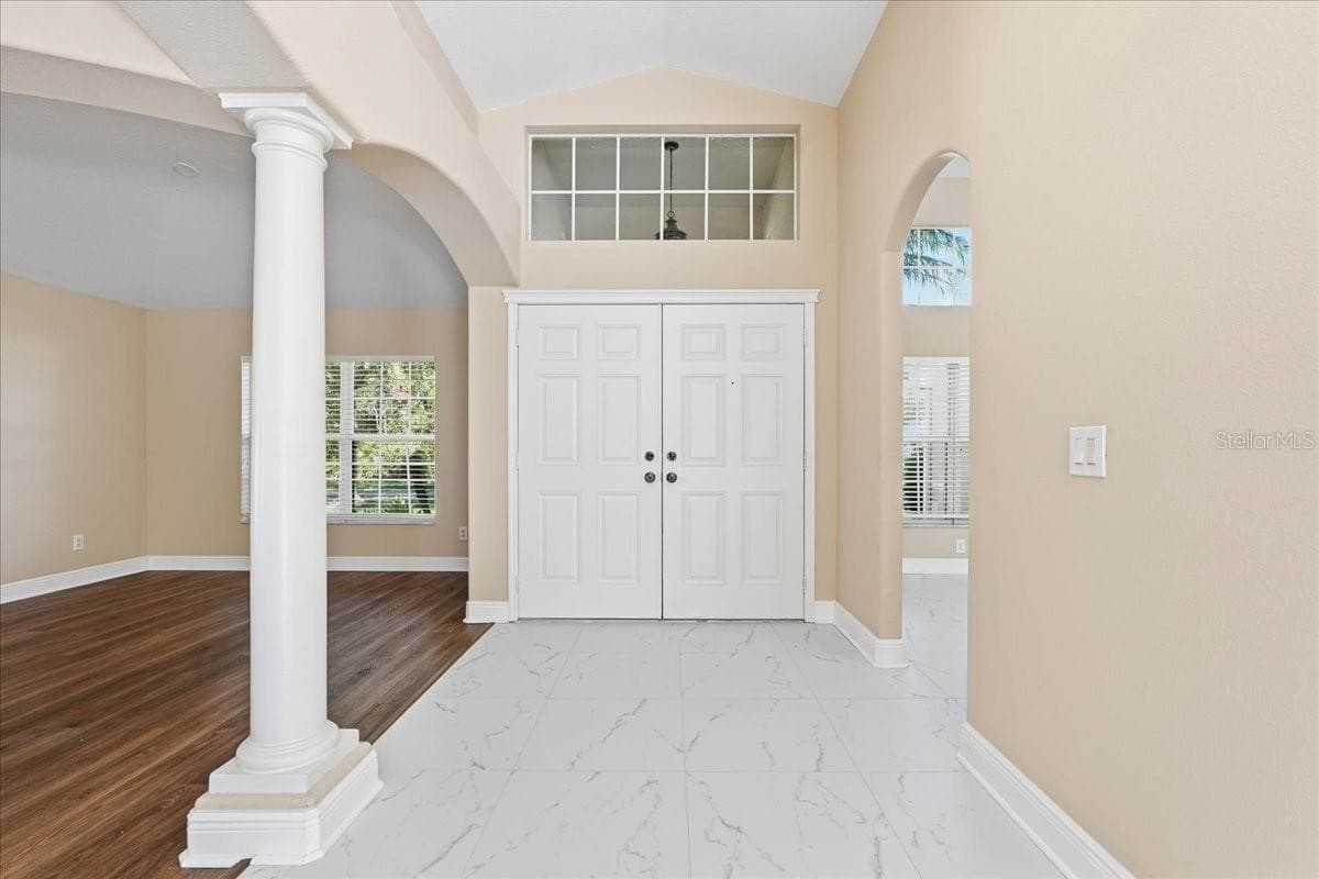 Single Family Residence at 8211 CANYON CREEK WAY, TAMPA, photo 9 of 78