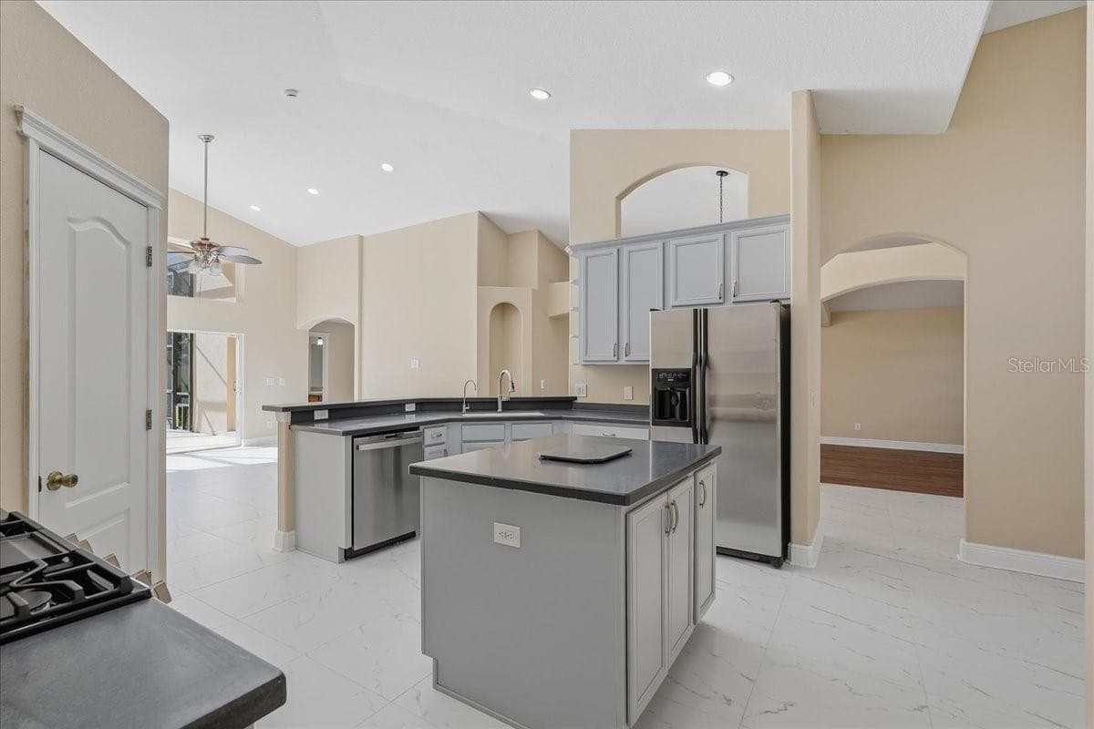 Single Family Residence at 8211 CANYON CREEK WAY, TAMPA, photo 10 of 78