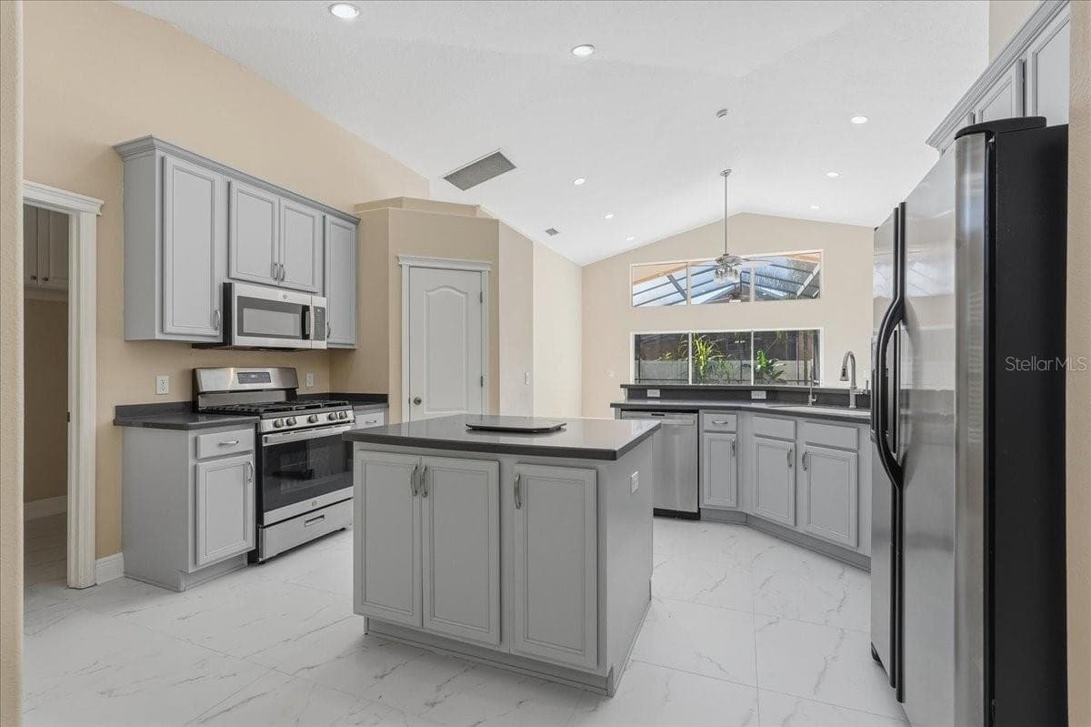 Single Family Residence at 8211 CANYON CREEK WAY, TAMPA, photo 11 of 78