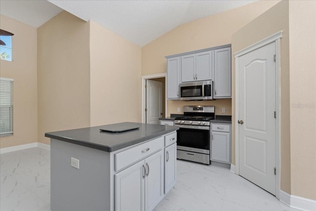 Single Family Residence at 8211 CANYON CREEK WAY, TAMPA, photo 12 of 78