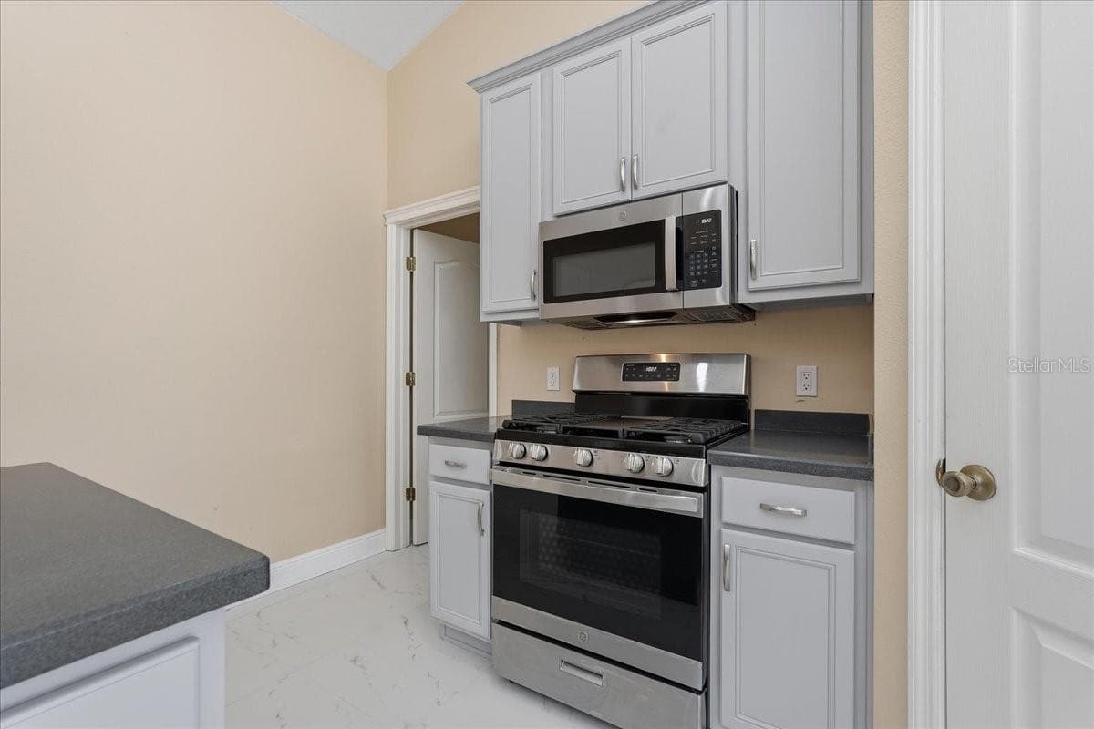 Single Family Residence at 8211 CANYON CREEK WAY, TAMPA, photo 13 of 78