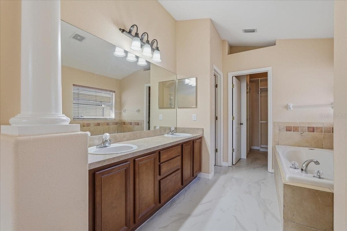 Single Family Residence at 8211 CANYON CREEK WAY, TAMPA, photo 30 of 78