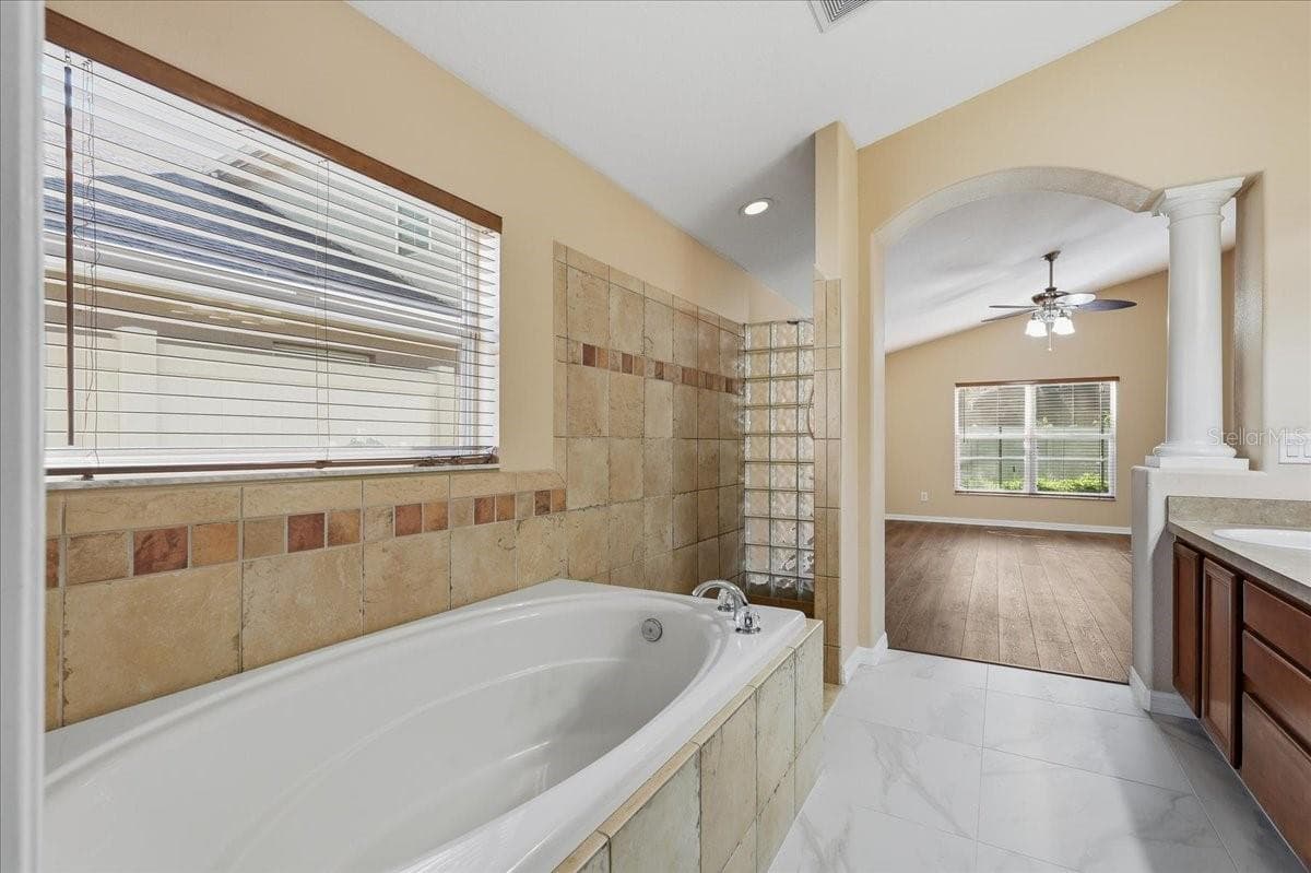 Single Family Residence at 8211 CANYON CREEK WAY, TAMPA, photo 33 of 78