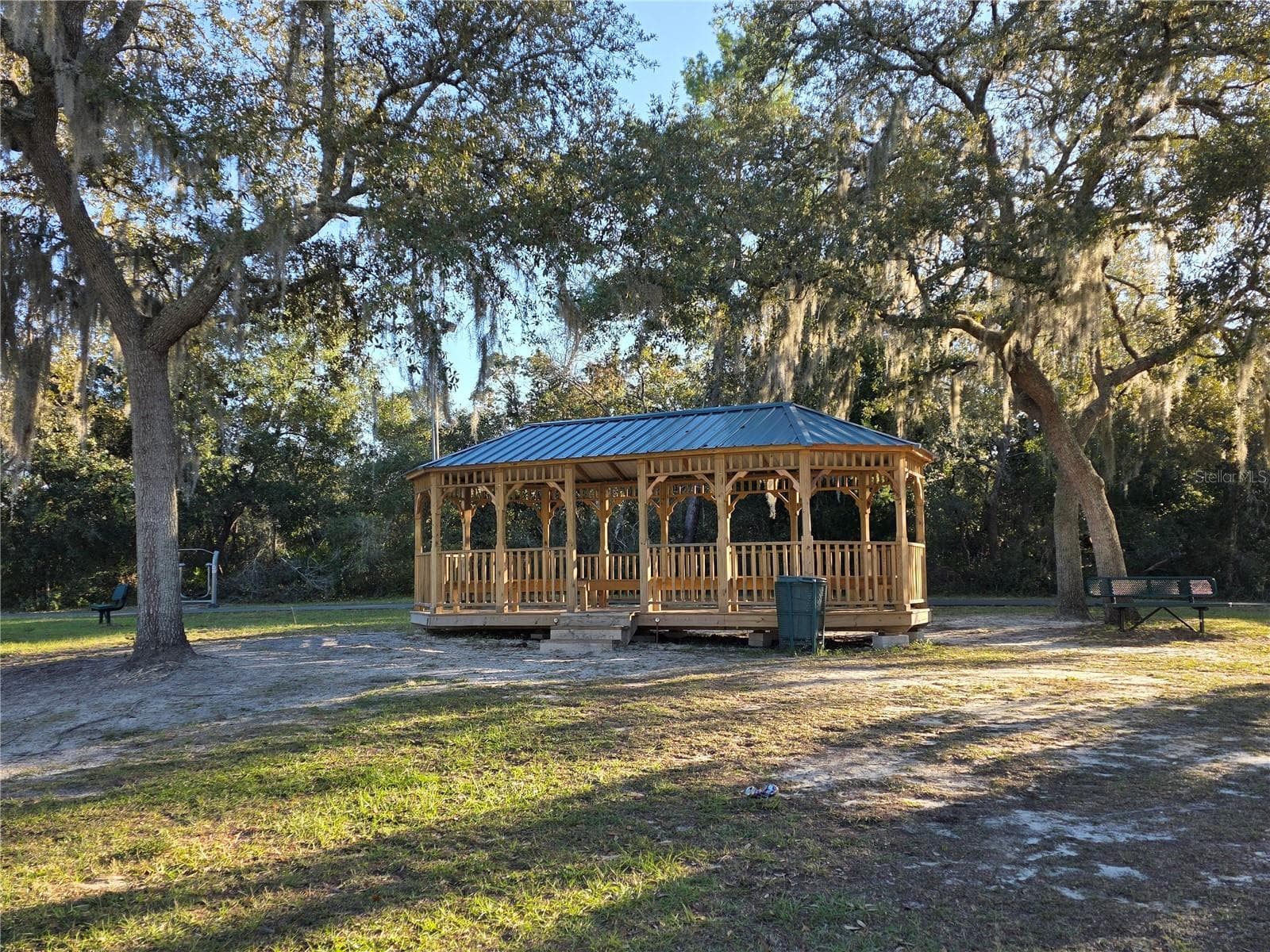 Wooden pavilion - 3418 SW 155TH PL, OCALA