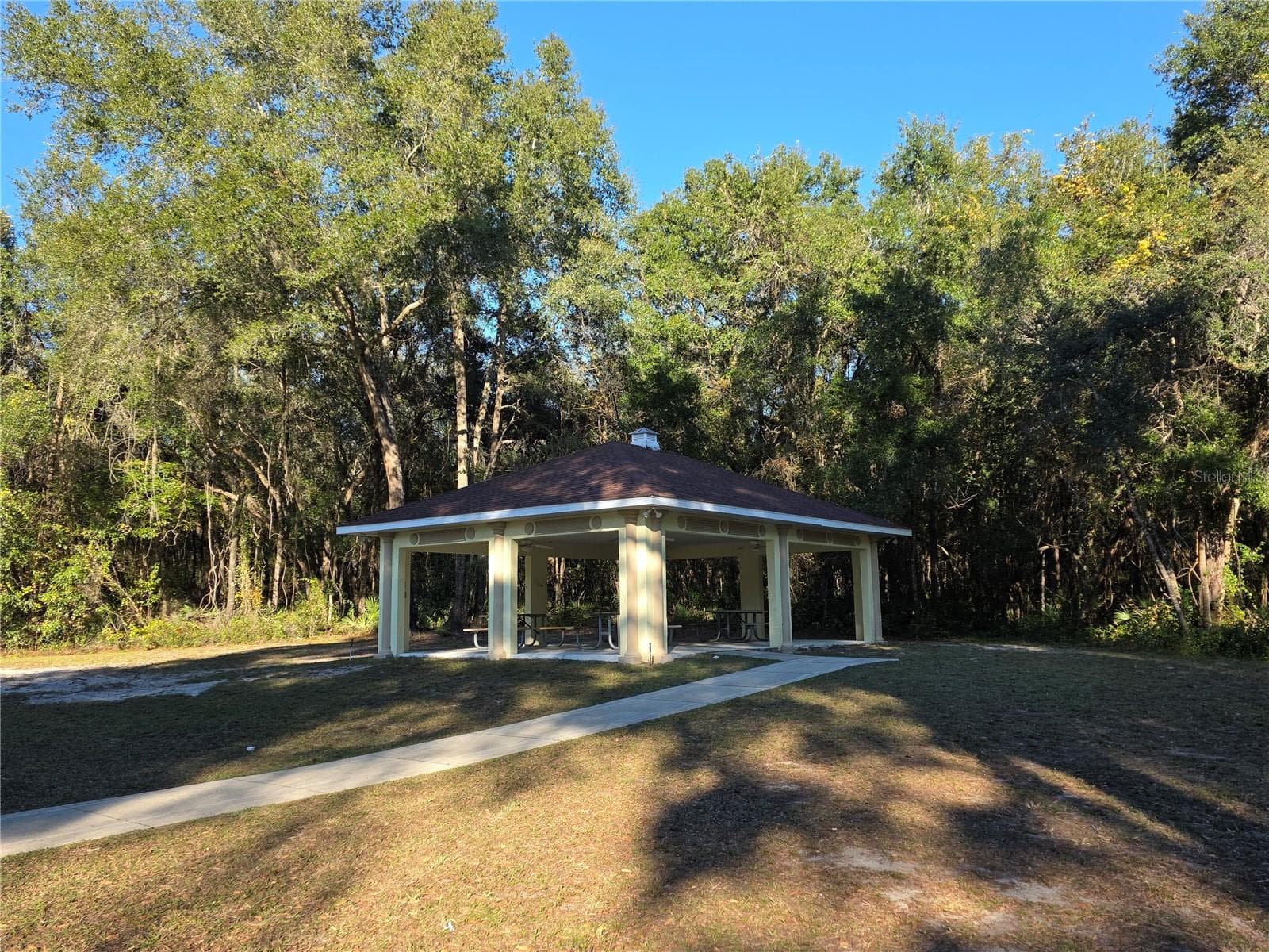 A pavilion for Glen Aire residents - 3418 SW 155TH PL, OCALA