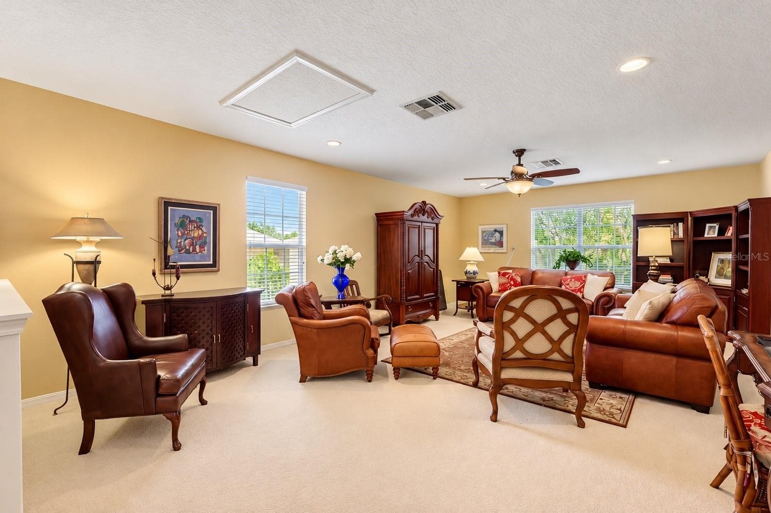 HUGE UPSTAIRS BONUS ROOM, THE ONLY ROOM ON THE SECOND FLOOR, OFFERING INCREDIBLE FLEXIBILITY AS A MEDIA ROOM, GAME ROOM, HOME OFFICE, OR PRIVATE RETREAT! - 14542 RIVIERA POINTE DR, ORLANDO