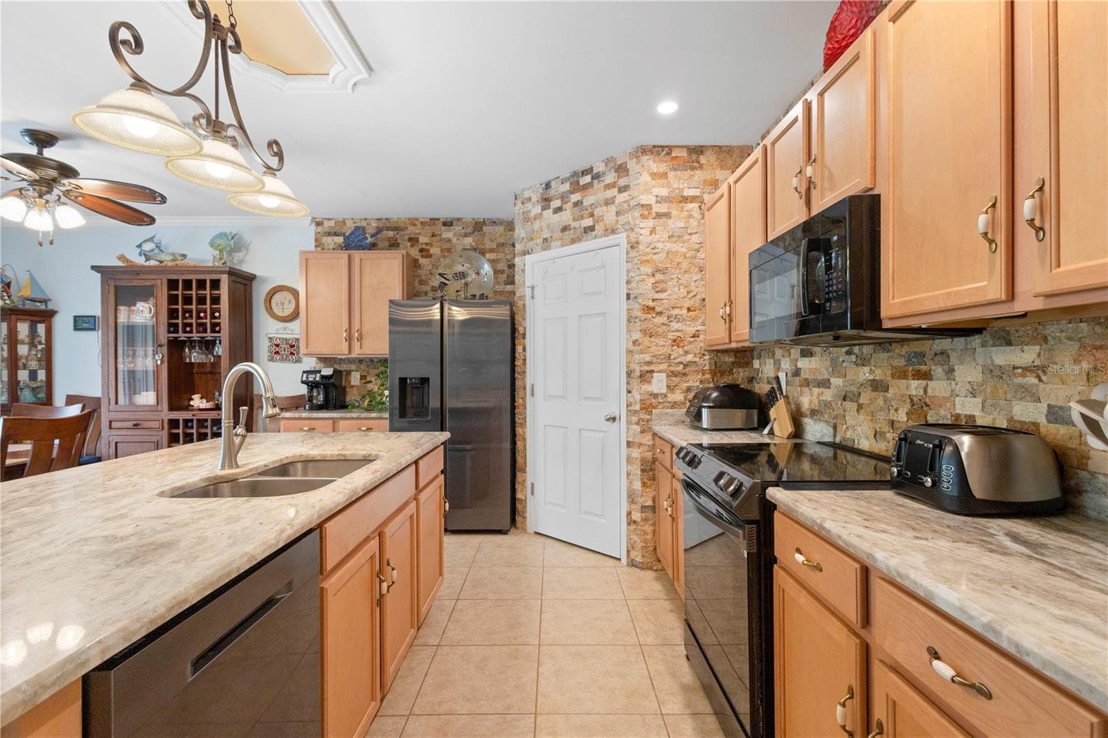 Large walk-in pantry and area for coffee bar. - 9259 CALUMET BLVD, PORT CHARLOTTE