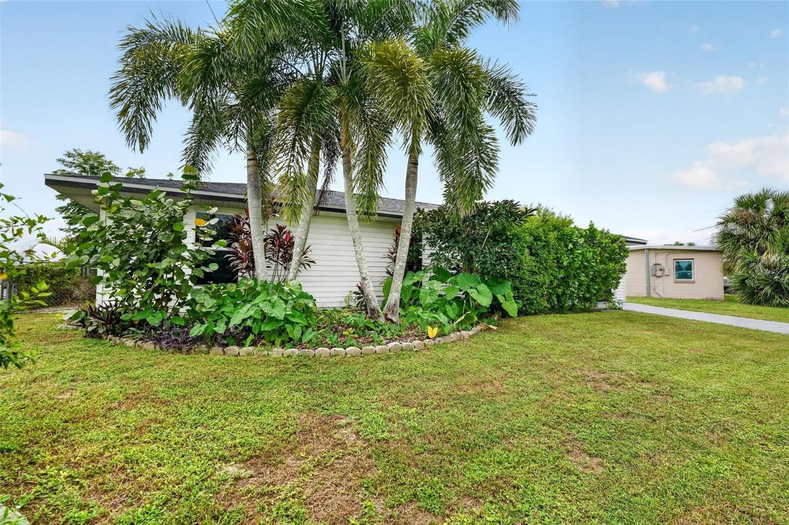 Single Family Residence at 21883 CATHERINE AVE, PORT CHARLOTTE, photo 6 of 38