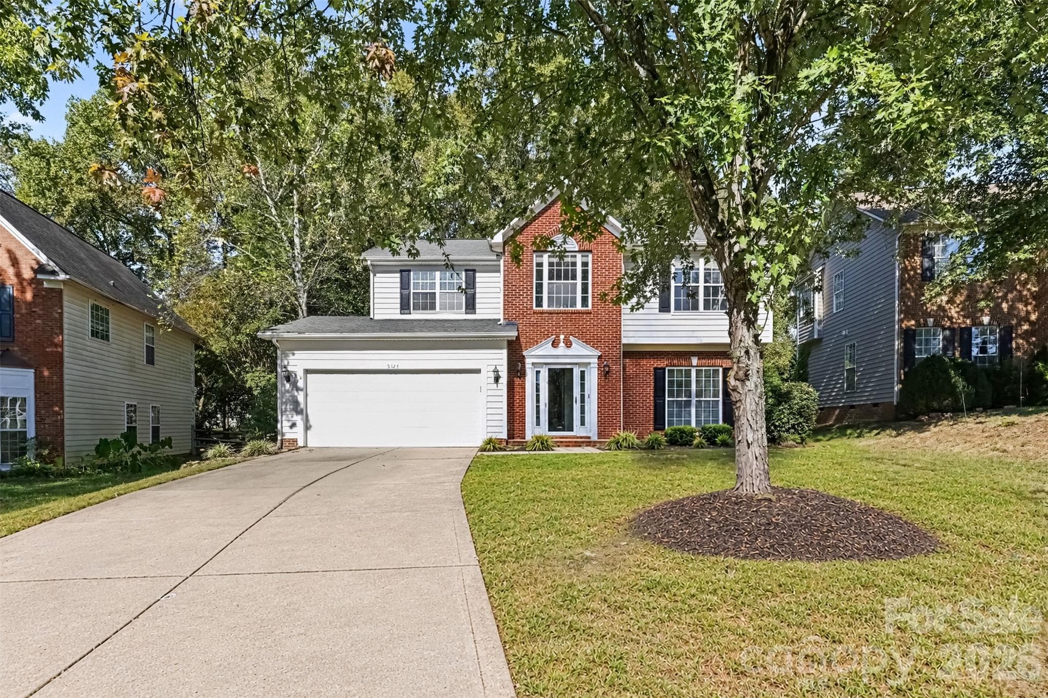 Single Family Residence at 9423 Willow Tree Lane, Charlotte, photo 2 of 38