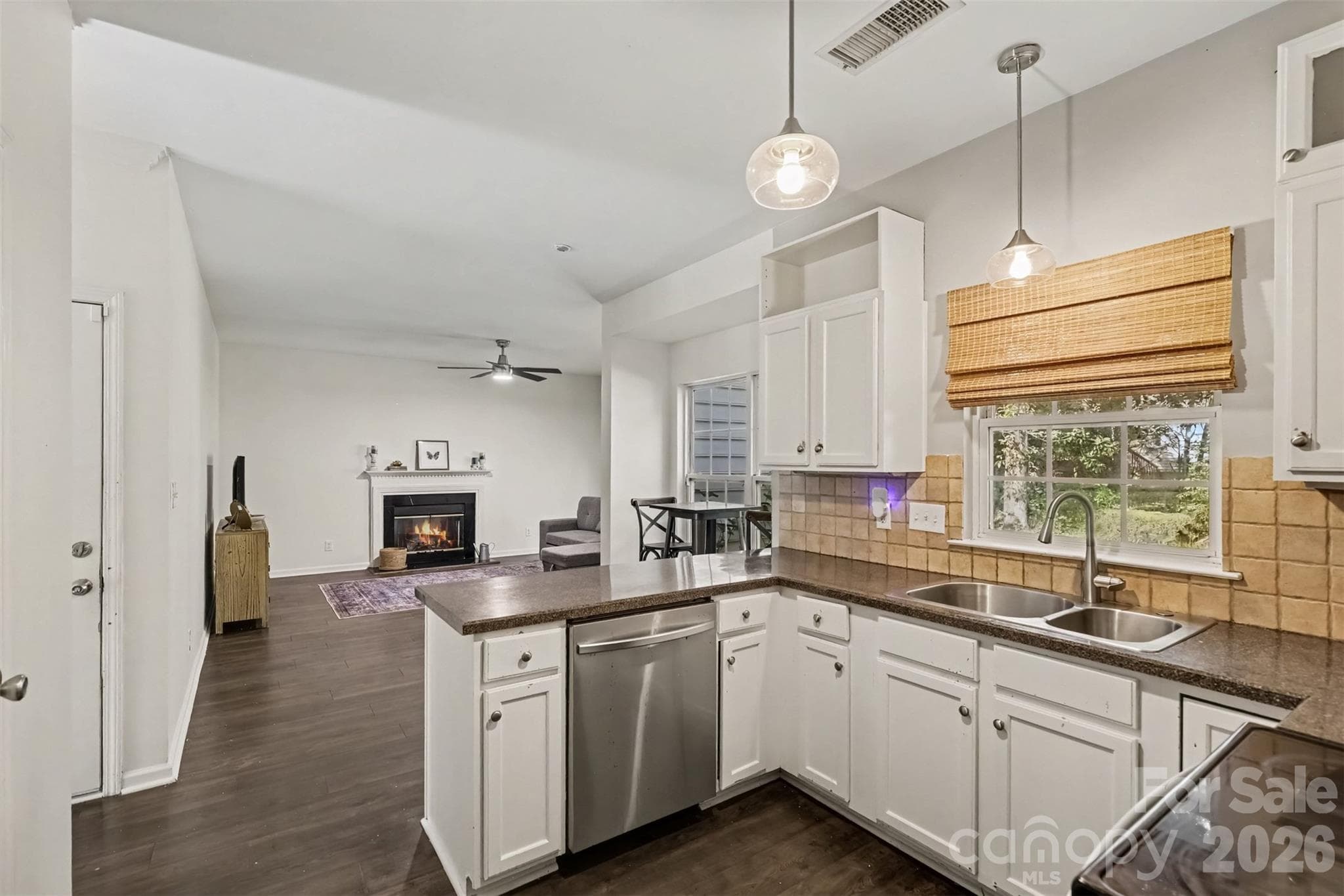 Single Family Residence at 9423 Willow Tree Lane, Charlotte, photo 11 of 38