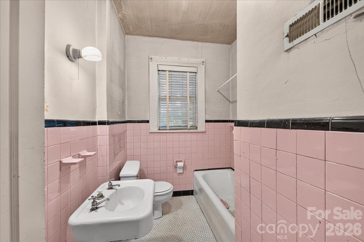 Hall bath - 1709 The Plaza None, Charlotte