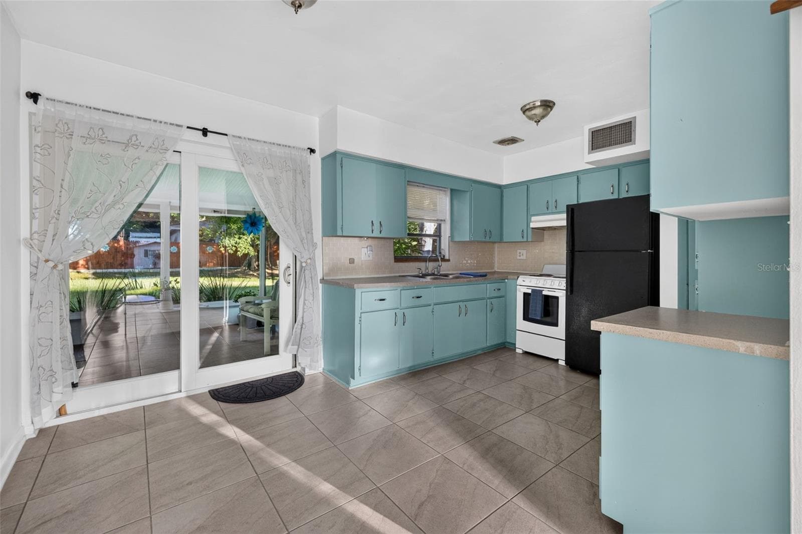 Single Family Residence at 1835 WEST DR, CLEARWATER, photo 9 of 23