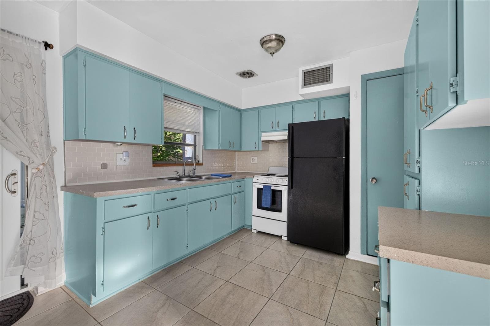 Single Family Residence at 1835 WEST DR, CLEARWATER, photo 10 of 23