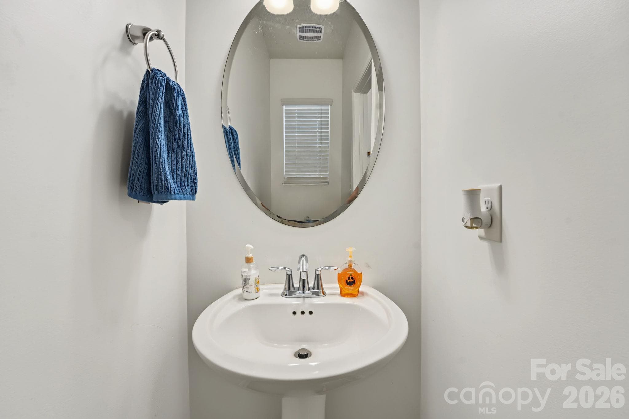 Single Family Residence at 1122 Loggerhead Drive, Lancaster, photo 9 of 45