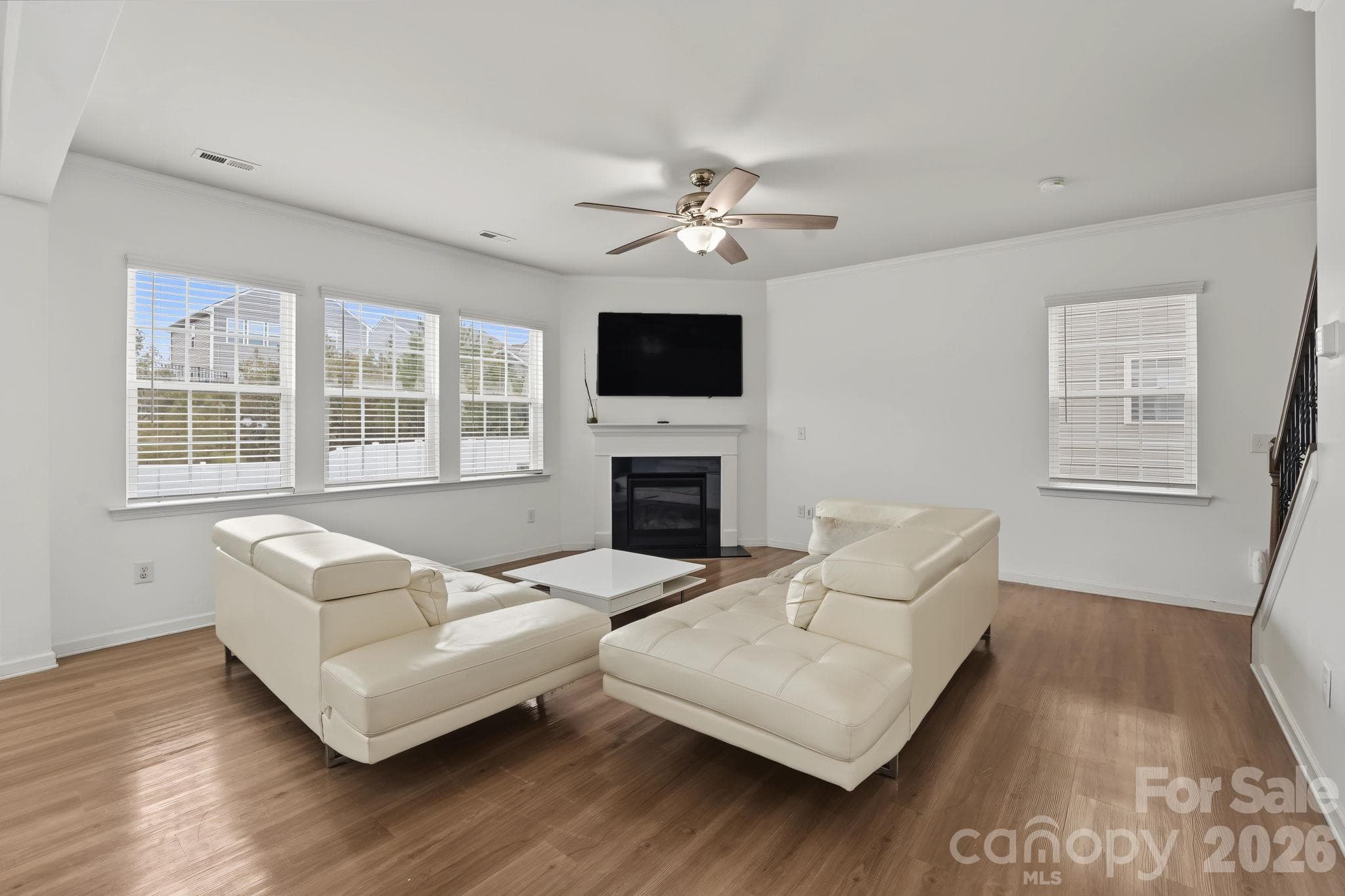 Single Family Residence at 1122 Loggerhead Drive, Lancaster, photo 10 of 45