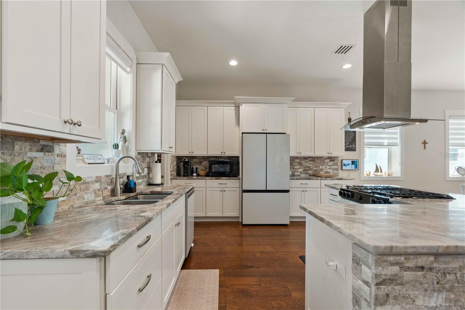 Townhouse at 1413 BAYSHORE BLVD #2, DUNEDIN, photo 8 of 85